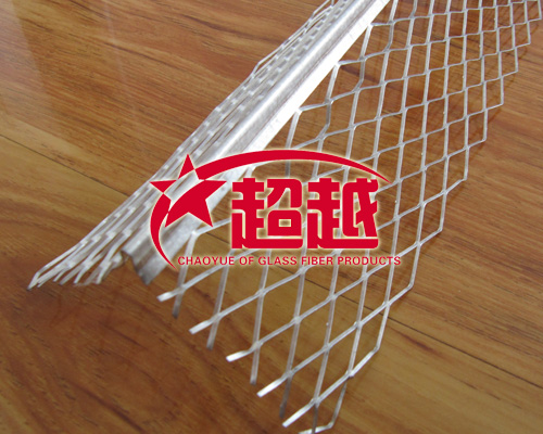 拉網(wǎng)護角網(wǎng)雙面采用高質(zhì)量鍍鋅材料制成，防老化、耐腐耐火、有效防止生銹。