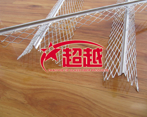 鋁合金護角主要用于墻角，保護墻角用鋁合金護角規(guī)格：21x21x0.35x2400/3000；25x25x0.35x2400/3000；30x30x0.35x2400/3000；40x40x0.35x2